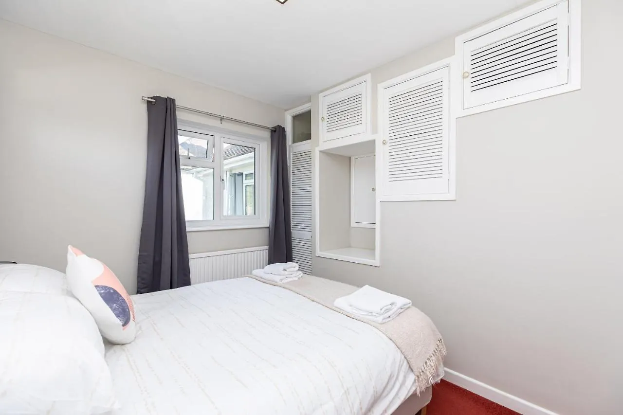 2 Bedroom House With Hot Tub, Near Beaches Etc Holdenhurst