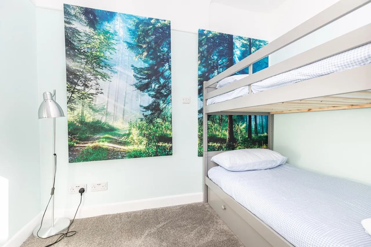 2 Bedroom House With Hot Tub, Near Beaches Etc Holdenhurst Holiday home