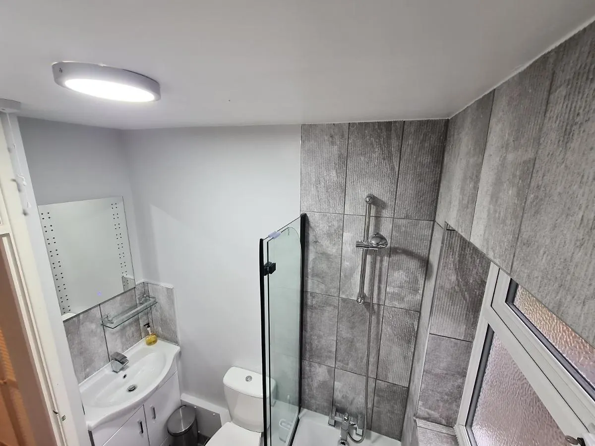 2 Bedroom House With Hot Tub, Near Beaches Etc Holdenhurst United Kingdom